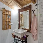 Rustic Izabel - Happy Pazin