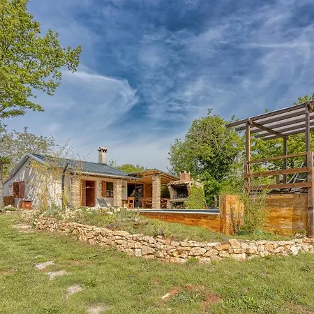 Rustic Izabel - Happy Pazin