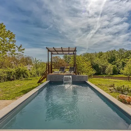 Rustic Izabel - Happy