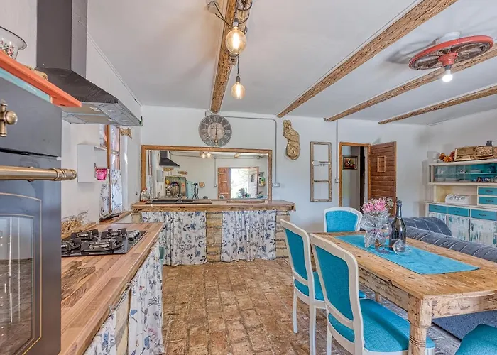 Rustic Izabel - Happy