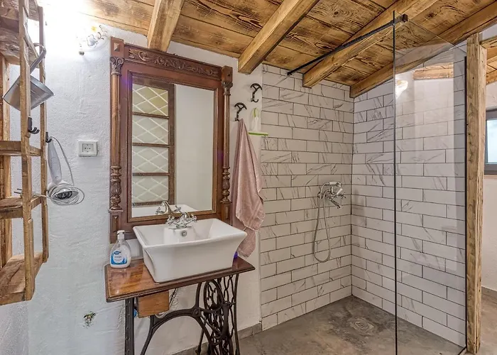 Rustic Izabel - Happy Vikendica