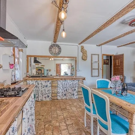 Rustic Izabel - Happy