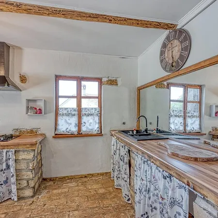 Rustic Izabel - Happy Pazin