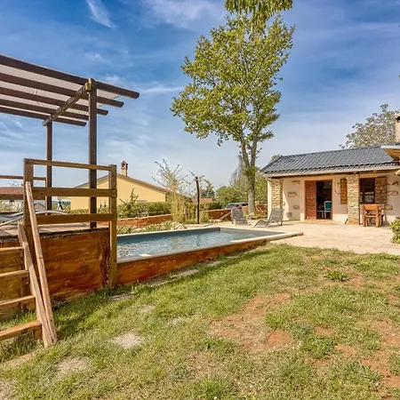 Rustic Izabel With Pool - Happy *